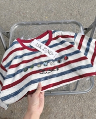 A311- Áo thun xược kẻ ngang viền đỏ in trước dáng suông