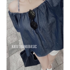 Áo denim trễ vai màu đậm dáng suông tay bồng
