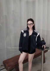 A439- Áo khóc nỉ hai da màu than thân thêu huy hiệu