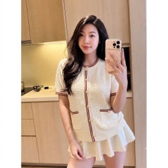 A658- Áo len cộc tay dệt kim viền đỏ cúc đồng