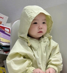 Aokid020- Áo gió 2 lớp xanh lá thêu ngực cho trẻ em