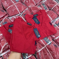 A513-Áo thun đỏ cộc tay cổ V thêu ngựa