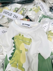 BT322- Bộ Rocco trắng  mix quần cua xanh Lá bé trai