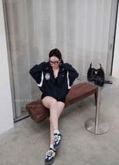 A439- Áo khóc nỉ hai da màu than thân thêu huy hiệu