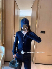 A478- Áo ken CGD màu than thêu len thừng cúc trắng