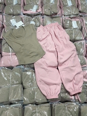 set630- Set áo thun nâu kèm quần bom màu hồng