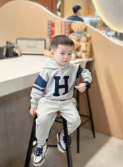 BN158 (9-26kg)-Bộ nỉ mũ chữ H màu xám bé trai VNXK