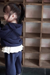 BN111-Bộ nỉ dài tay kéo khoá xanh than phối trắng bé gái