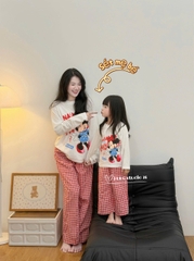 SET1039- Bộ mặc nhà mẹ con áo thun dài tay mickey và quần suông kẻ