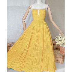 Đầm maxi  hai dây vải xốp nhăn 2 lớp hở lưng vàng,trắng