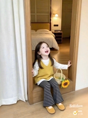 damgai23-set 3 món áo giLe vàng phối quần kẻ loe kèm áo thun trắng cho bé gái 12-33kg)