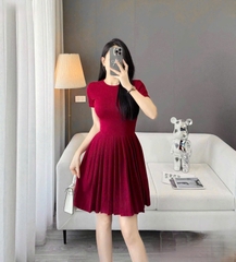 DA138- Váy xếp ly dáng ngắn vải len tăm đỏ