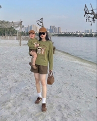 SET1033- Bộ mặc nhà mẹ con áo thun dài tay xanh rêu phối quần nâu