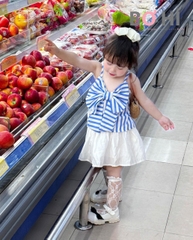 SETKID049- Set áo bé gái 2 dây kẻ xanh đính nơ chân váy trắng