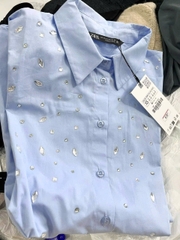 A399- áo sơ mi xanh đính đá dáng suông chất thô lụa