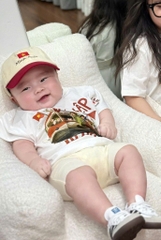 A261-Áo mẹ con TẾT ĐỘC LẬP màu trắng họa tiết in