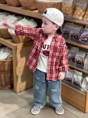 BT618- Bộ bé trai áo sơmi kẻ đỏ, áo thun trắng phối quần jean dài