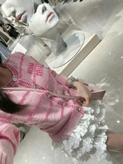 A426- Áo len dệt kim dài tay kẻ trắng hồng