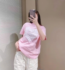 A492-Áo thun cộc tay hồng in chữ trắng nổi đủ tem hàng nhà máy