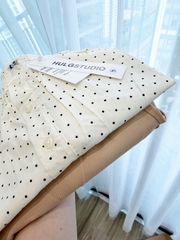 SET927-Set áo voan màu be chấm bi mix quần short kaki