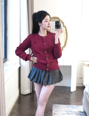 A437- Áo len cadigan vặn thừng đỏ mận thêu ngực hàng nhà máy chuẩn