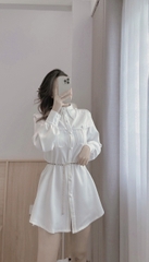 Áo sơ mi trắng dáng suông cúc ngọc vạt bầu