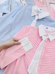 A140-Áo sơ mi nữ xếp ly chéo phối cavat rời 2 màu xanh hồng