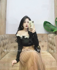 Áo trễ vai đen viền nơ