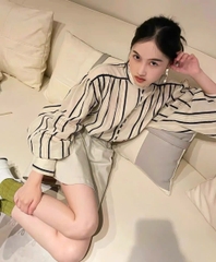 A146-Áo somi nữ cổ tay kẻ đen tay bồng đính cúc ngọc