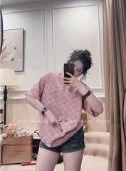 A240-Áo G. màu hồng chất len thun chữ noifoi dáng suông