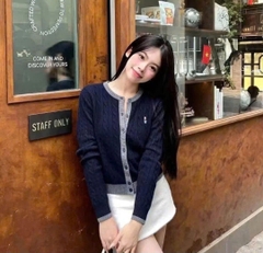 A741-Áo len cadigan viền xám thêu gấu đủ tem