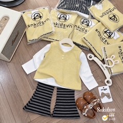 damgai23-set 3 món áo giLe vàng phối quần kẻ loe kèm áo thun trắng cho bé gái 12-33kg)