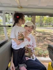 A261-Áo mẹ con TẾT ĐỘC LẬP màu trắng họa tiết in