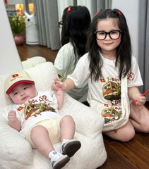 A261-Áo mẹ con TẾT ĐỘC LẬP màu trắng họa tiết in