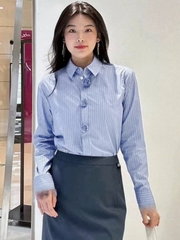 A402- Áo sơ mi kẻ xanh cổ bẻ đính hoa nổi