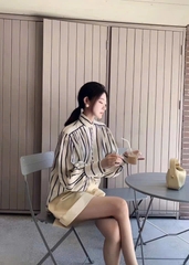 A146-Áo somi nữ cổ tay kẻ đen tay bồng đính cúc ngọc