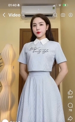 SET350-Set đồ nữ áo kẻ dáng lửng thêu chữ phối chân váy midi