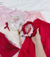 BT748-Áo dài cách tân bé gái phối ren tặng kèm bờm tóc 2 màu đỏ hồng