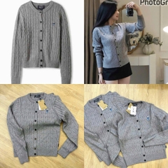 A448- Áo len cadigan vặn thừng màu xám cúc đen thêu gấu hàng nhà máy đủ tem mác
