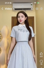 SET350-Set đồ nữ áo kẻ dáng lửng thêu chữ phối chân váy midi