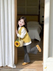 damgai23-set 3 món áo giLe vàng phối quần kẻ loe kèm áo thun trắng cho bé gái 12-33kg)