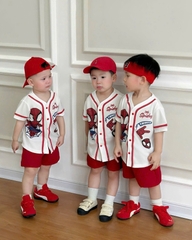 Bt874-Bộ áo thun nhện đỏ trắng có cúc phối quần cộc đỏ cho bé 8-23kg
