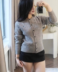 A448- Áo len cadigan vặn thừng màu xám cúc đen thêu gấu hàng nhà máy đủ tem mác