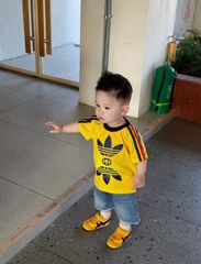 BT855-Bộ áo thun cộc vàng phối quần short jean cho bé 9-26kg