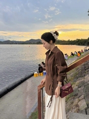 A122-Áo sơmi nữ đũi buộc lệch vạt 2 màu trắng nâu