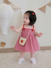 BT960- Váy 2 dây kẻ caro dâu tây bé 9-25kg