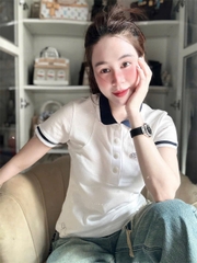 A272- Áo polo trắng cổ than logo thêu nổi cộc tay full tem