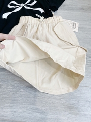 SETKD049-Set áo thun nơ đen phối chân váy túi hộp bé gái