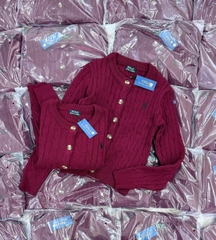 A437- Áo len cadigan vặn thừng đỏ mận thêu ngực hàng nhà máy chuẩn