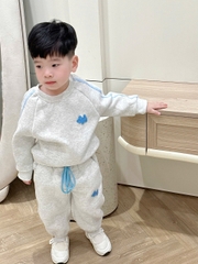 bt722- Bộ nỉ màu ghi viền xanh nhạt thêu cún